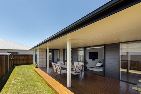 Photo of property in 2 Kotare Drive, Coastlands, Whakatane, 3120