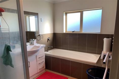 Photo of property in 3 Kirikiri Drive, Papakura, 2110