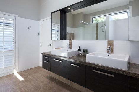 Photo of property in 5 Elimar Drive, Sunnyhills, Auckland, 2010