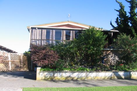 Photo of property in 2 Langley Avenue, Milson, Palmerston North, 4414