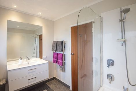 Photo of property in 38 Kokich Crescent, Onerahi, Whangarei, 0110