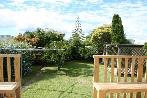 Photo of property in 1/71 Lynwood Road, New Lynn, Auckland, 0600