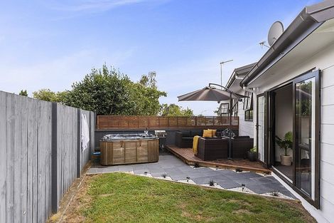 Photo of property in 8 Taurus Place, Kawaha Point, Rotorua, 3010