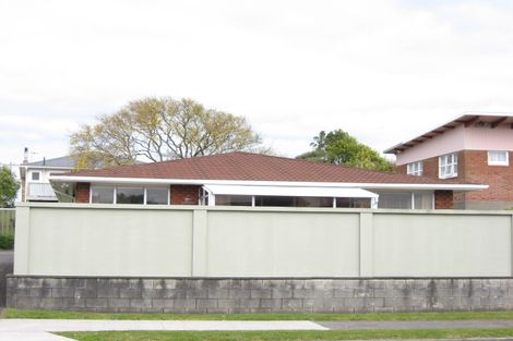 Photo of property in 7 Cumberland Street, Merrilands, New Plymouth, 4312