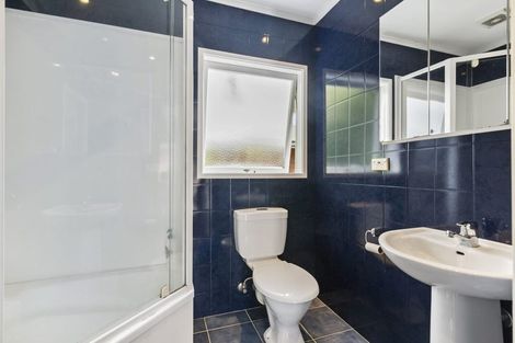 Photo of property in 77 Buscomb Avenue, Henderson, Auckland, 0610