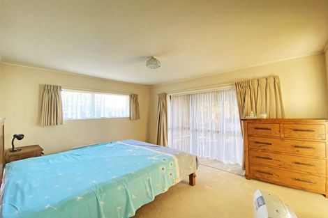 Photo of property in 38 West Fairway, Golflands, Auckland, 2013