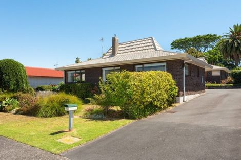 Photo of property in 15 Clivedene Street, Matua, Tauranga, 3110