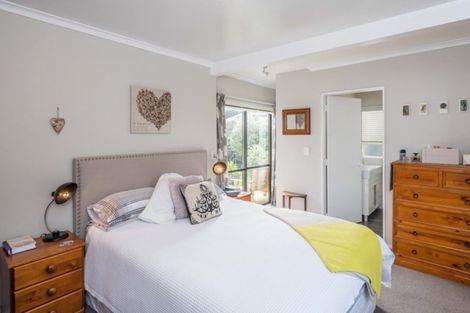 Photo of property in 5 Bahama Crescent, Paraparaumu Beach, Paraparaumu, 5032