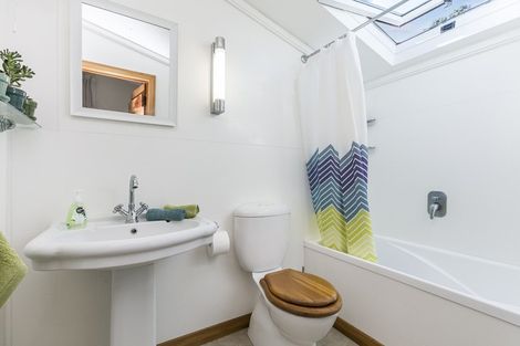 Photo of property in 29 Edinburgh Terrace, Berhampore, Wellington, 6023