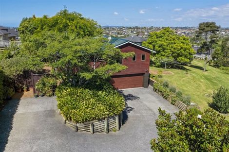 Photo of property in 6 Tasman Avenue, Henderson Valley, Auckland, 0614