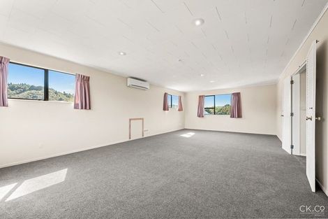 Photo of property in 127 Gemstone Drive, Birchville, Upper Hutt, 5018