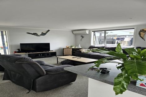 Photo of property in 5a Bracken Street, Wallaceville, Upper Hutt, 5018