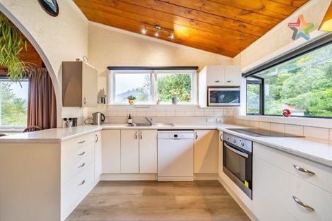 Photo of property in 38 James Grove, Stokes Valley, Lower Hutt, 5019