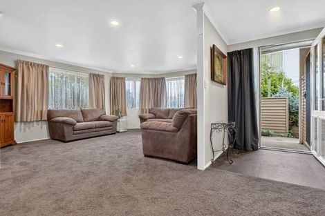 Photo of property in 35 Nottingham Drive, Hamilton East, Hamilton, 3216