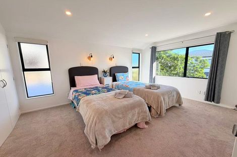 Photo of property in 2/4 Rogers Avenue, Eastern Beach, Auckland, 2012