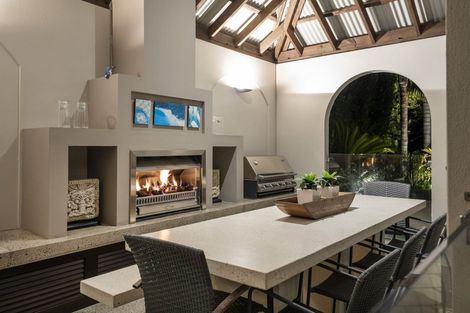 Photo of property in 42 Manor Park, Sunnyhills, Auckland, 2010