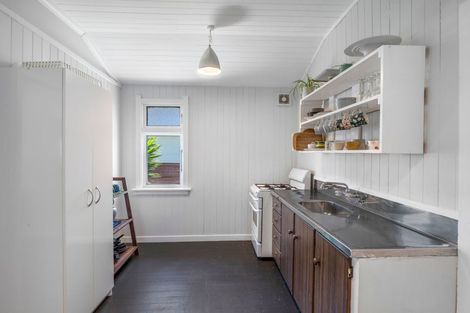 Photo of property in 18 Aotea Street, Castlecliff, Whanganui, 4501