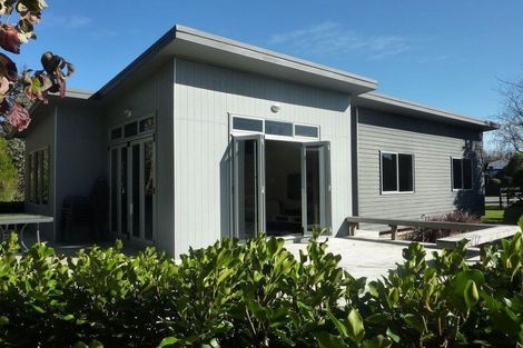 Photo of property in 2/11 Gibbs Place, Kinloch, Taupo, 3377
