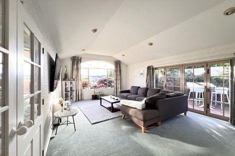 Photo of property in 10 Balmerino Grove, Waikanae, 5036