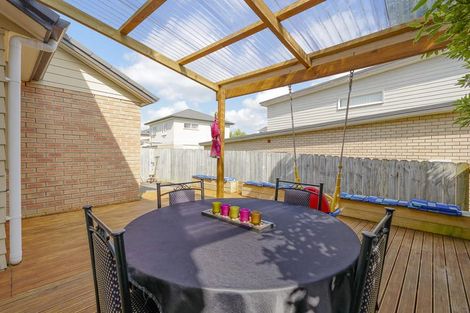 Photo of property in 9 Brashier Circle, Sunnyvale, Auckland, 0612