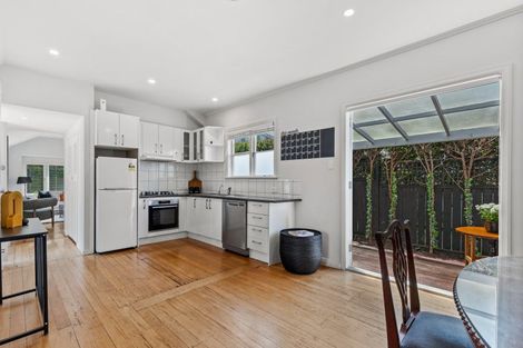 Photo of property in 28 Hanlon Crescent, Narrow Neck, Auckland, 0624