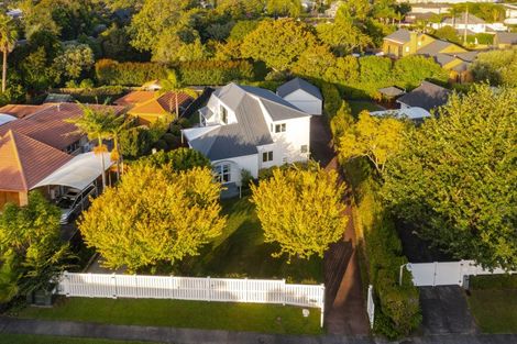 Photo of property in 16 Waipuia Place, Greenhithe, Auckland, 0632