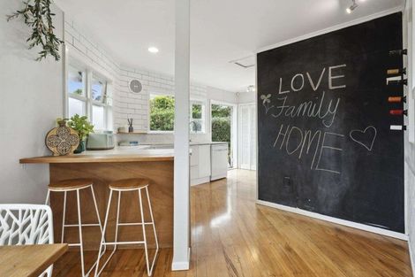 Photo of property in 97 Wallace Road, Mangere Bridge, Auckland, 2022