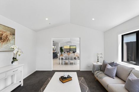 Photo of property in 14 Annie Aranui Drive, Poraiti, 4182