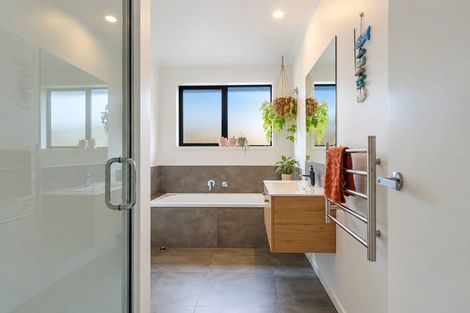 Photo of property in 41 Hills View Drive, Papamoa, 3118