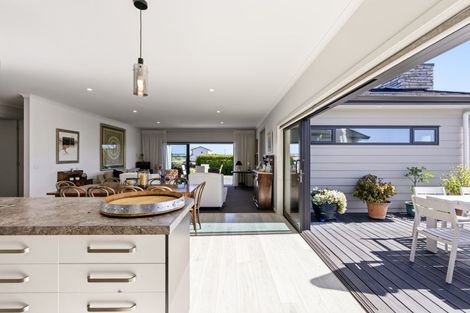 Photo of property in 6 Tuhua Close, Wharewaka, Taupo, 3330