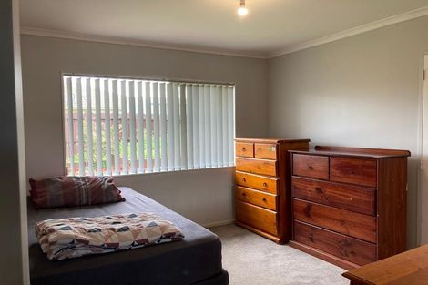 Photo of property in 8 Montilla Place, Manurewa, Auckland, 2102