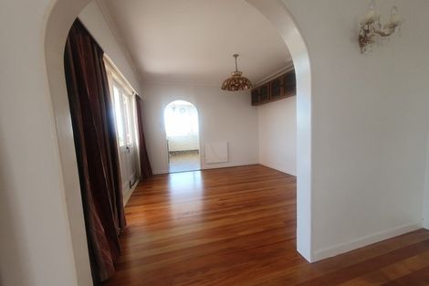 Photo of property in 135 Coronation Road, Hillcrest, Auckland, 0627