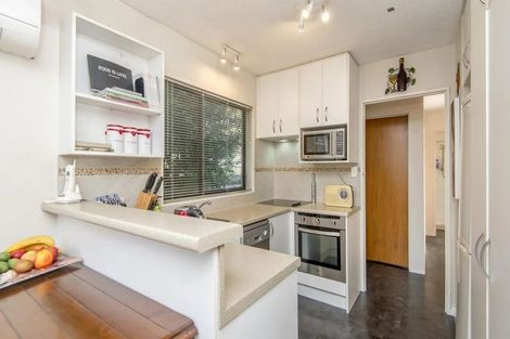 Photo of property in 2/92 North Avon Road, Richmond, Christchurch, 8013