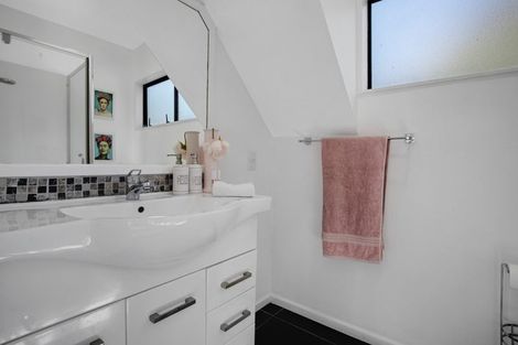 Photo of property in 2/39 Saffron Street, Birkdale, Auckland, 0626