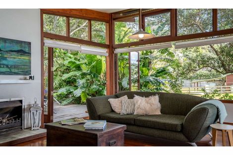 Photo of property in 135 Long Beach Road, Russell, 0202