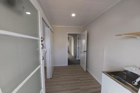 Photo of property in 2/5 Pureora Place, Clendon Park, Auckland, 2103
