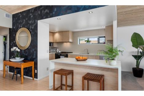 Photo of property in 1/33 Braemar Road, Rothesay Bay, Auckland, 0630