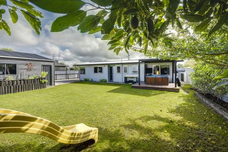 Photo of property in 37 Tait Drive, Greenmeadows, Napier, 4112