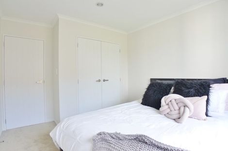 Photo of property in 4 Iwinuku Crescent, Wattle Downs, Auckland, 2103