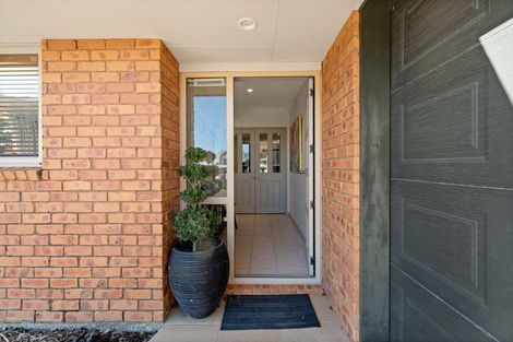 Photo of property in 1 Edgewater Lane, Halswell, Christchurch, 8025