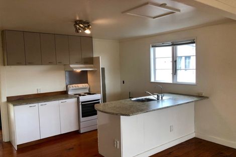 Photo of property in 1/236 East Coast Road, Forrest Hill, Auckland, 0620