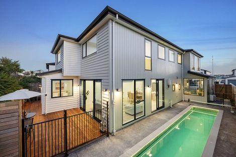 Photo of property in 7 Hanikura Street, Long Bay, Auckland, 0630