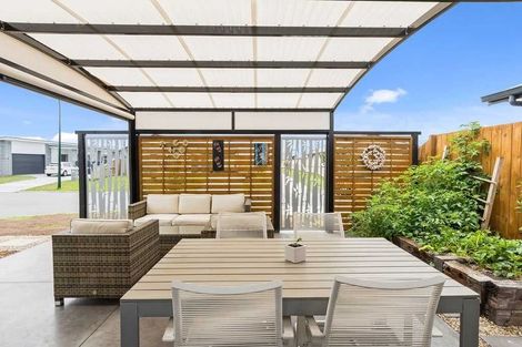 Photo of property in 15 Oka Street, Papamoa Beach, Papamoa, 3118