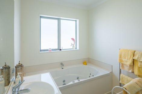 Photo of property in 14 Petrel Close, Paraparaumu Beach, Paraparaumu, 5032