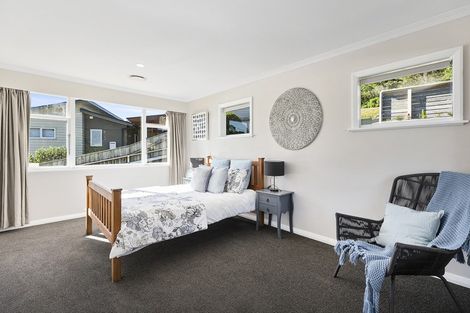 Photo of property in 51 Glanmire Road, Newlands, Wellington, 6037