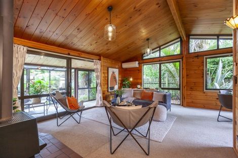 Photo of property in 1a Karaka Grove, Waikanae, 5036