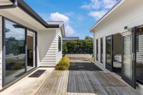 Photo of property in 11 Poplar Grove, Ebdentown, Upper Hutt, 5018