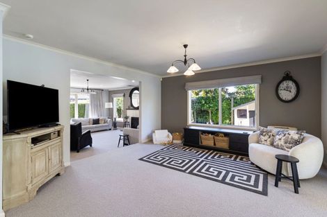 Photo of property in 33 Royal Oak Drive, Kelvin Grove, Palmerston North, 4414