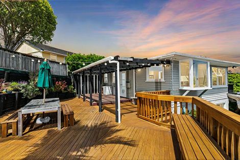 Photo of property in 81 Rangeview Road, Sunnyvale, Auckland, 0612