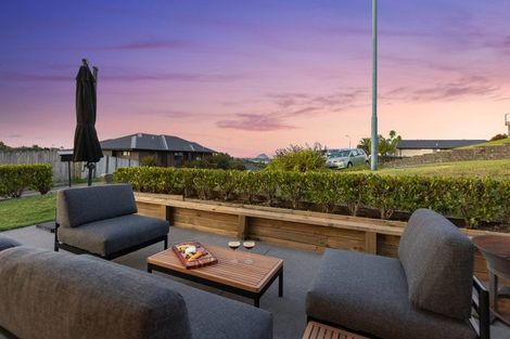 Photo of property in 27 Greenvale Place, Welcome Bay, Tauranga, 3112